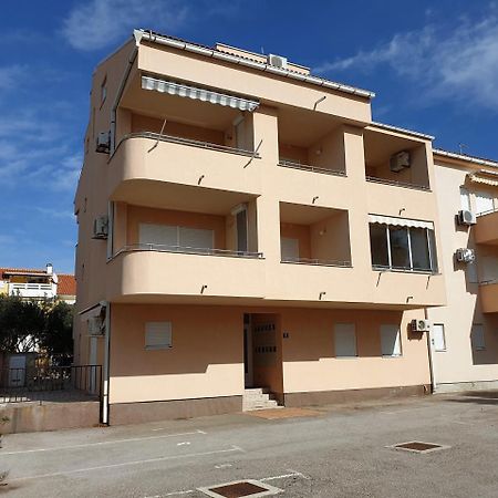 Apartment Valamar Novalja Buitenkant foto
