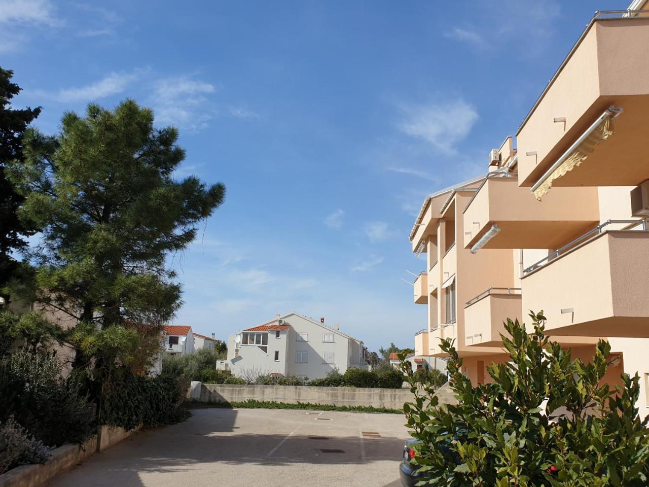 Apartment Valamar Novalja Buitenkant foto
