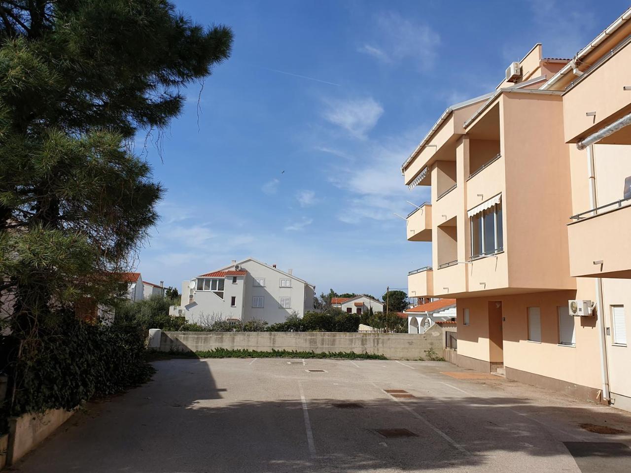 Apartment Valamar Novalja Buitenkant foto